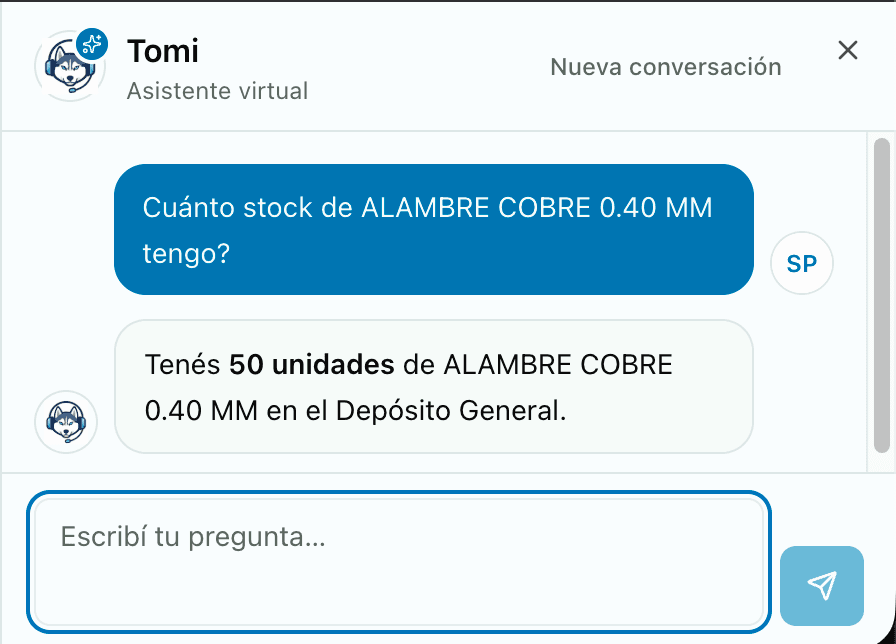 Chat con Tomi, el asistente virtual de Husky Cloud, respondiendo una consulta de stock
